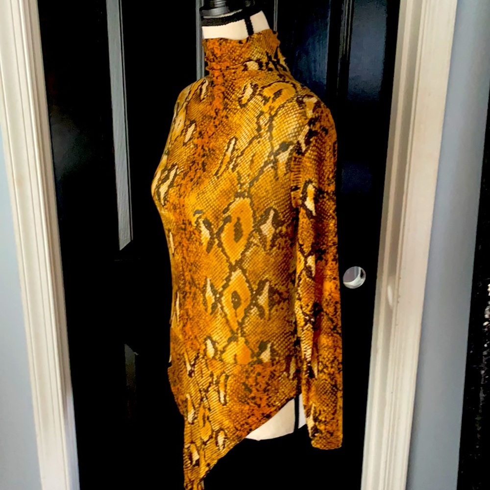 Snakeskin print bodysuit 🤎 - Picture 3 of 3